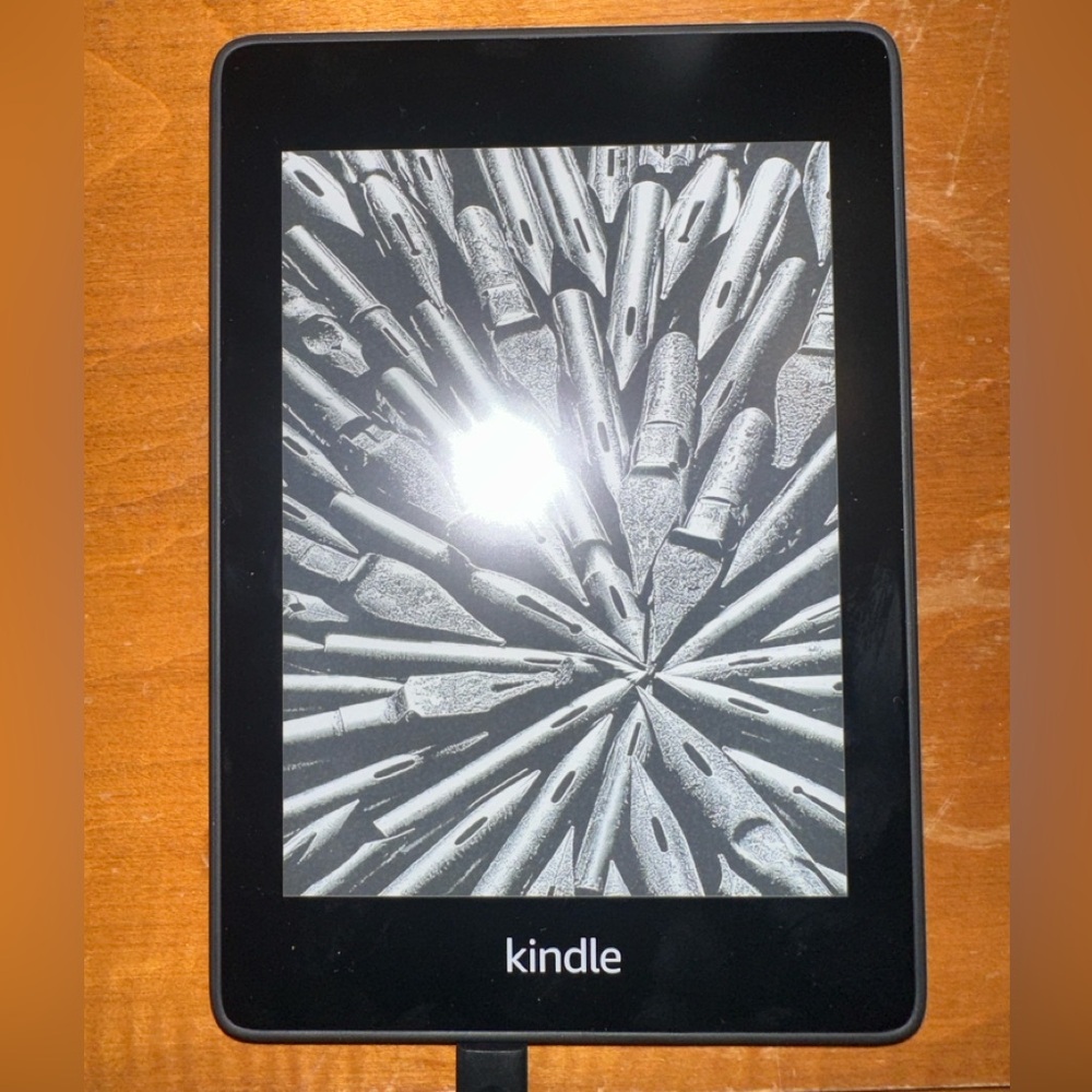 Amazon Kindle Paperwhite 2018 8GB - Black - Picture 2 of 7